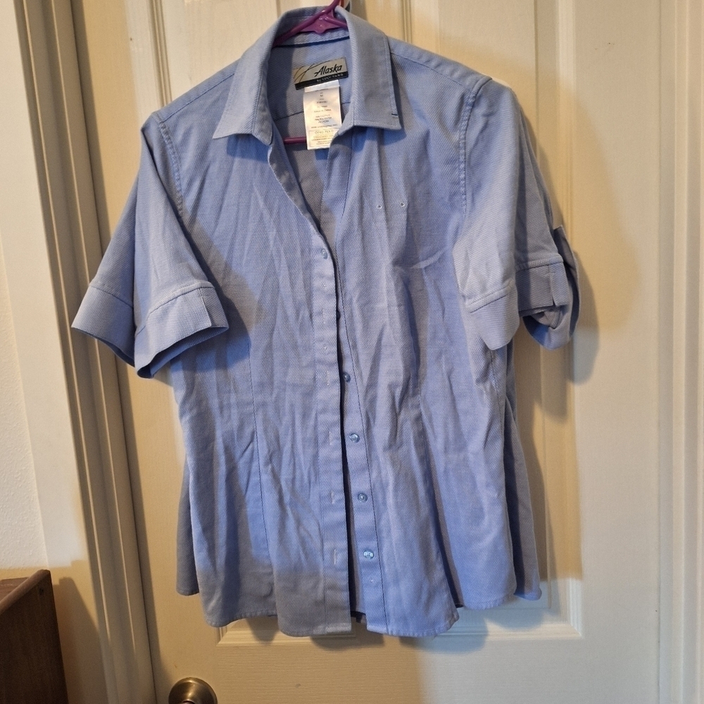 Alaska Airlines Blue Short Sleeve Button Down Top Medium